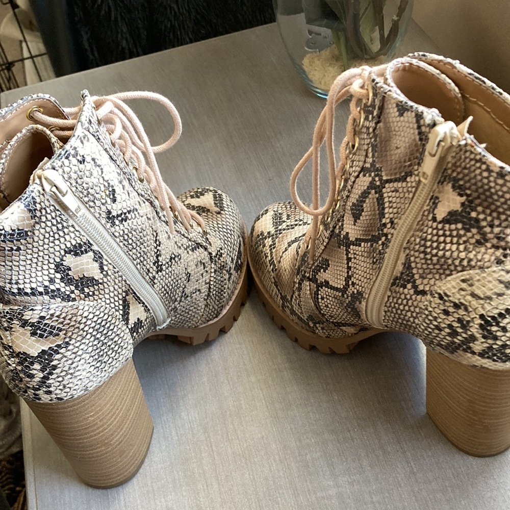 Snakeskin heeled booties - Picture 3 of 6
